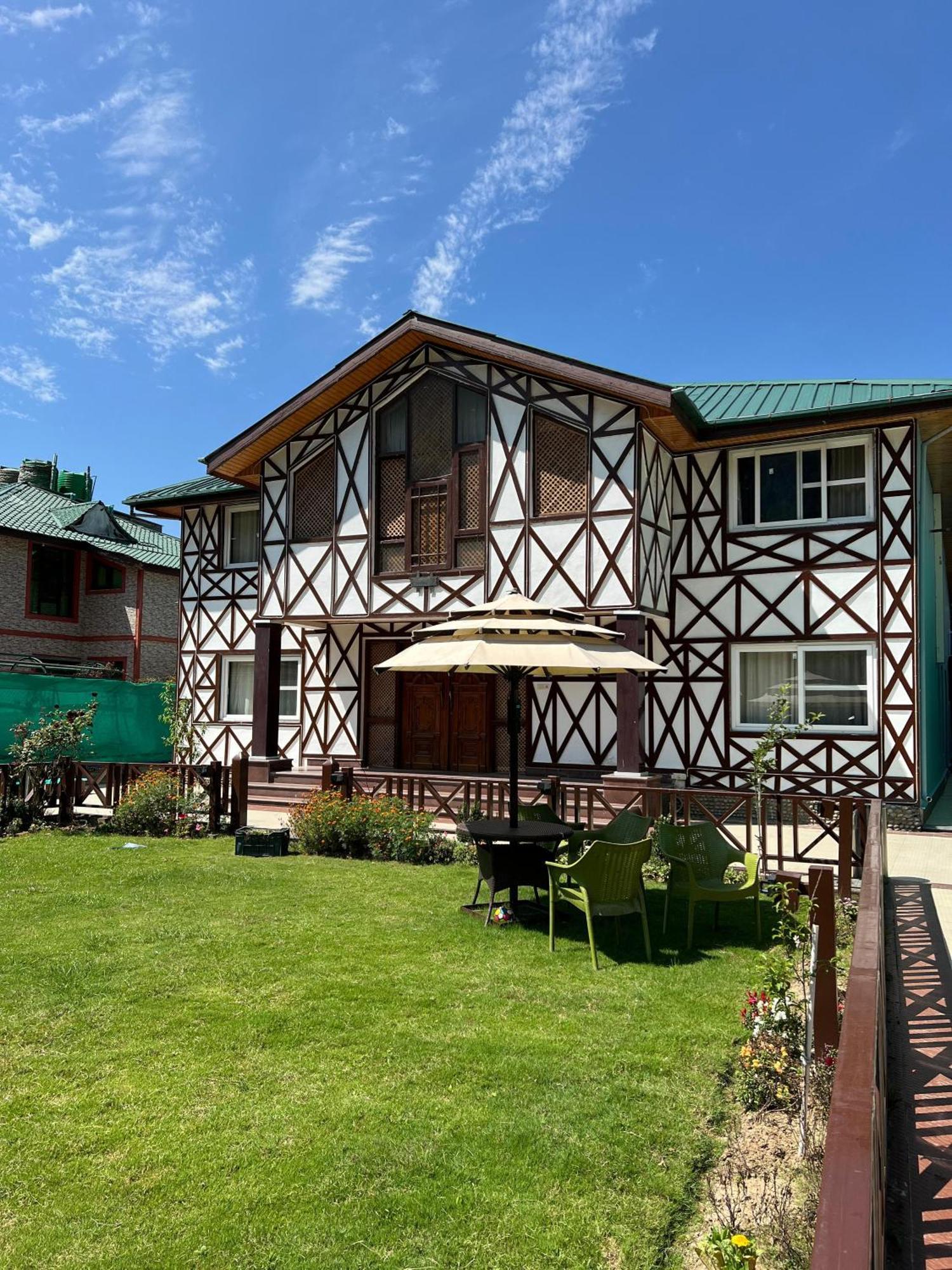 Wildflower Villa Pahalgām Exteriör bild